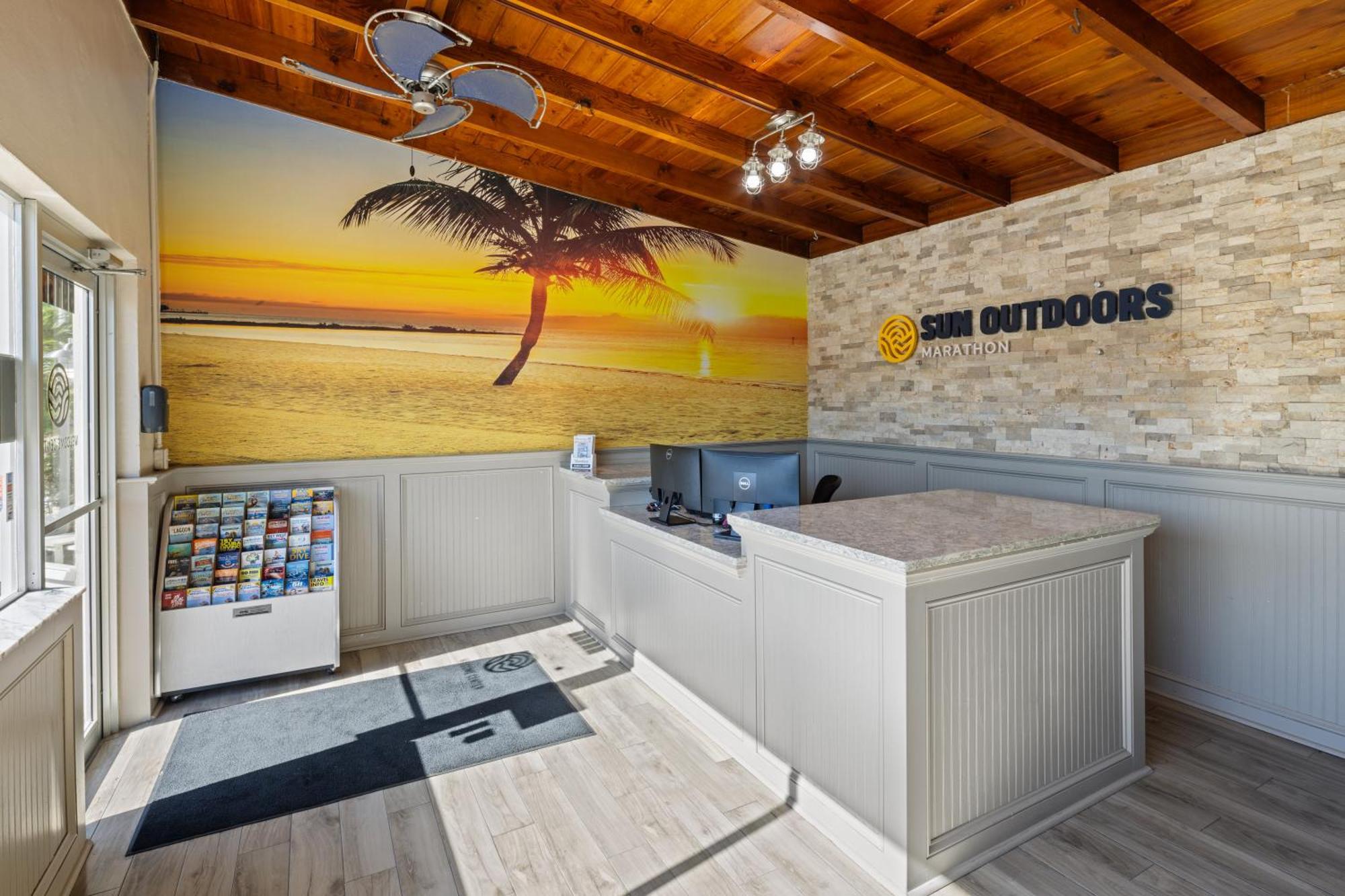 Sun Outdoors Marathon Otel Dış mekan fotoğraf